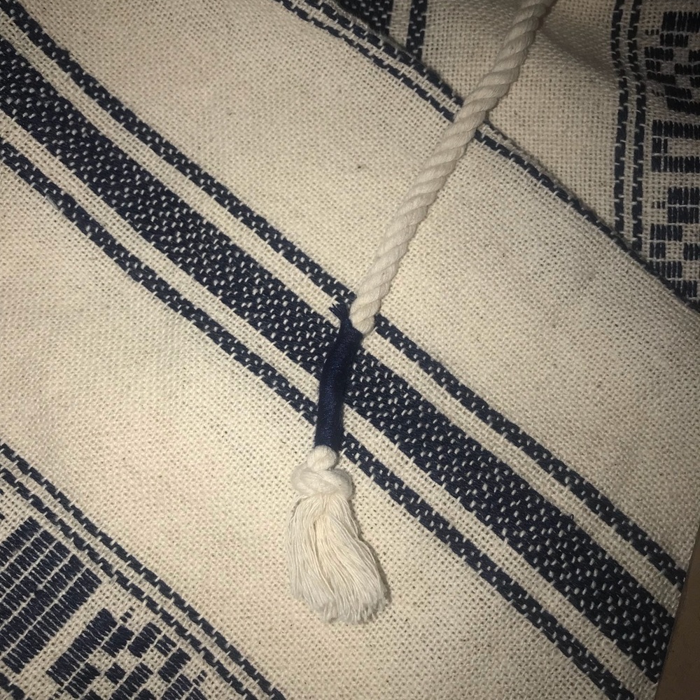 BEACH BY EXIST SURFER HOODIE - Picture 2 of 4